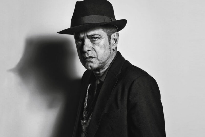 Santiago Auserón paraliza su gira de forma inesperada